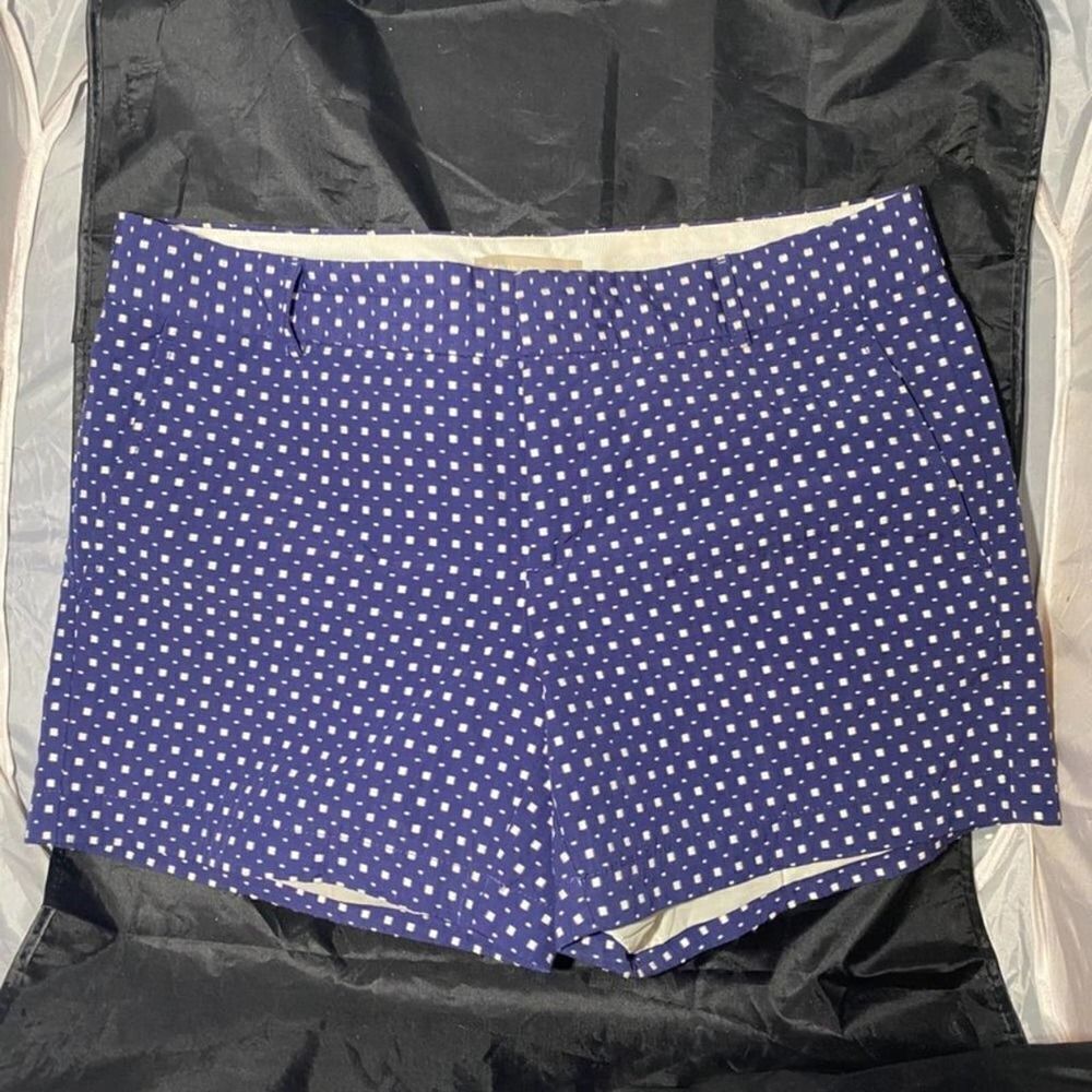 Banana Republic Shorts Blue Square Pattern Preppy -- Size 8